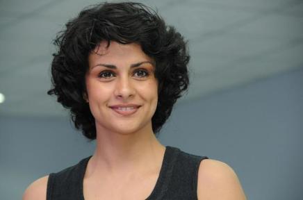 File:Gul Panag at a special screening of 'The Dark Knight Rises' 03.jpg -  Wikimedia Commons
